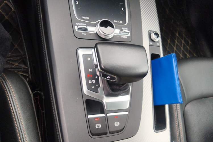 Used Audi Q5L 2018 45 TFSI Prestige Fashion Edition China V Emission Standard Gear Lever