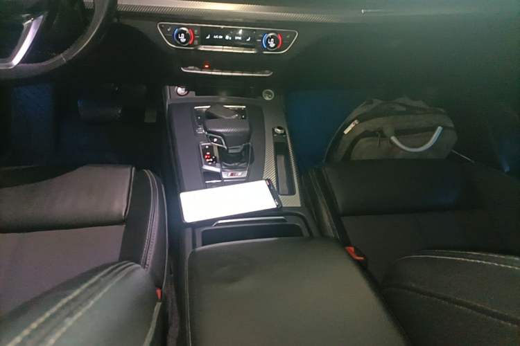 Used Audi Q5L 2018 45 TFSI Prestige Fashion Edition China V Emission Standard Gear Lever