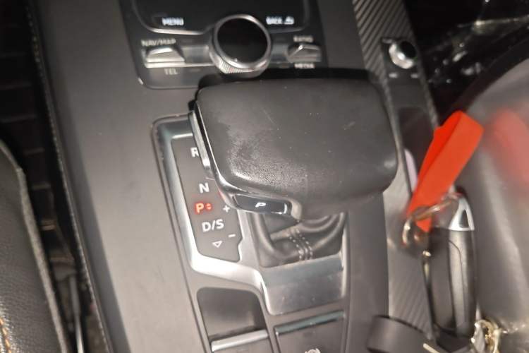 Used Audi Q5L 2018 45 TFSI Prestige Fashion Edition China V Emission Standard Gear Lever