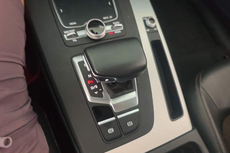Used Audi Q5L 2018 40 TFSI Prestige Fashion Edition China V Gear Lever
