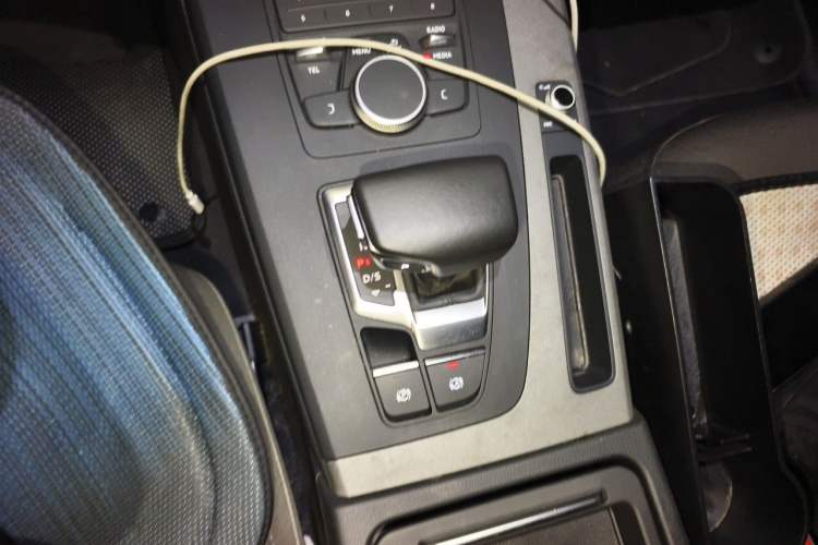 Used Audi Q5L 2018 40 TFSI Prestige Edition China VI Emission Standard Gear Lever