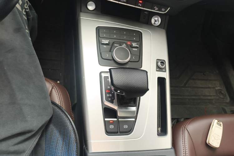 Used Audi Q5L 2018 40 TFSI Prestige Edition China V Gear Lever