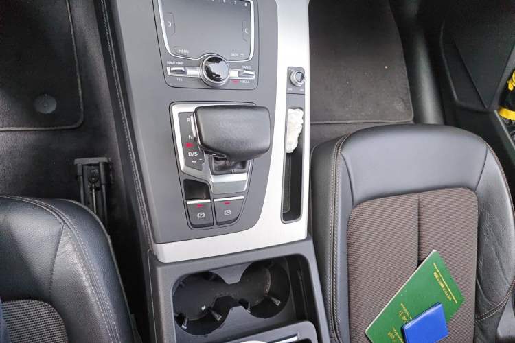 Used Audi Q5L 2018 40 TFSI Prestige Fashion Edition China VI Gear Lever