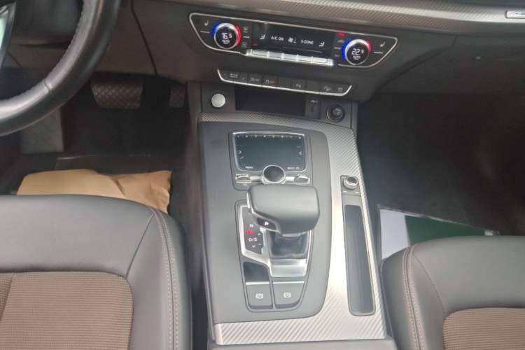 Used Audi Q5L 2018 45 TFSI Prestige Fashion Edition China V Emission Standard Gear Lever