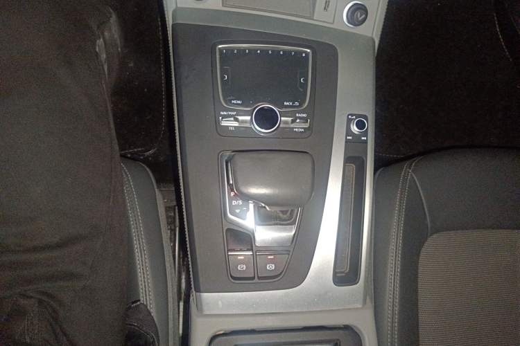Used Audi Q5L 2018 40 TFSI Prestige Fashion Edition China V Gear Lever