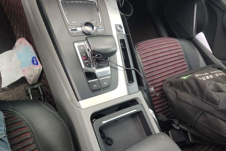 Used Audi Q5L 2018 40 TFSI Prestige Fashion Edition China VI Gear Lever