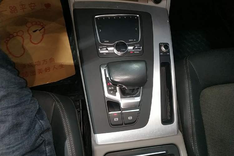 Used Audi Q5L 2018 40 TFSI Prestige Fashion Edition China VI Gear Lever