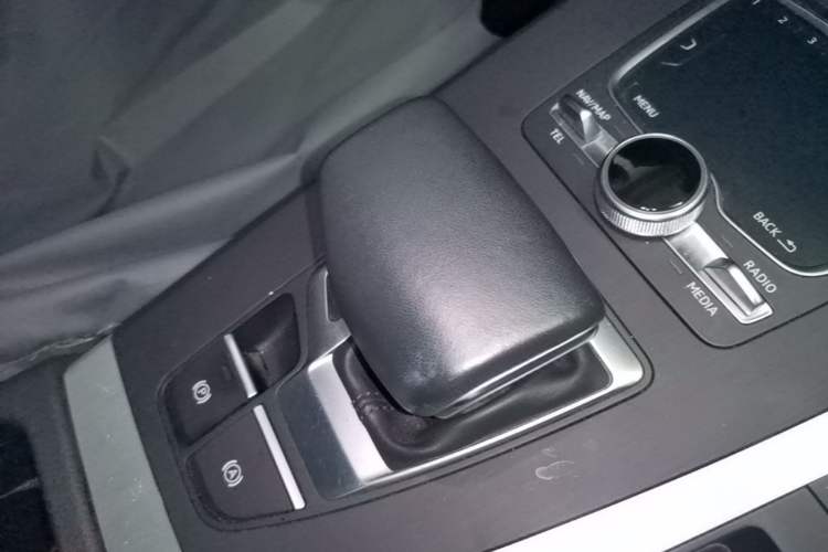 Used Audi Q5L 2018 40 TFSI Prestige Fashion Edition China V Gear Lever