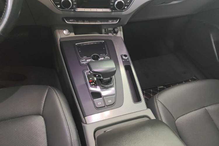 Used Audi Q5L 2018 45 TFSI Prestige Fashion Edition China VI Emission Standard Gear Lever