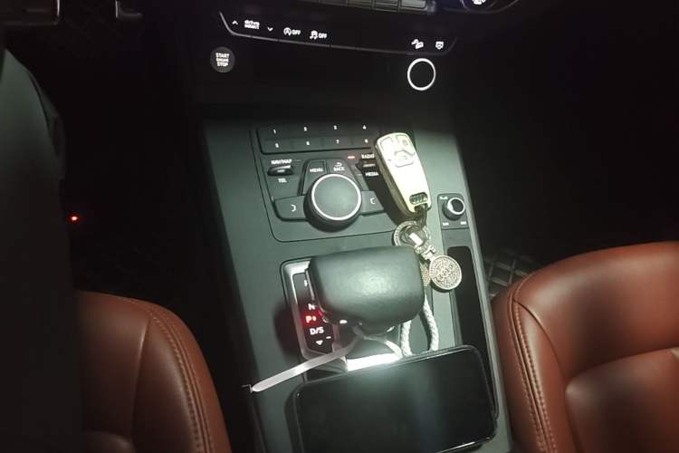 Used Audi Q5L 2018 40 TFSI Prestige Edition China VI Emission Standard Gear Lever