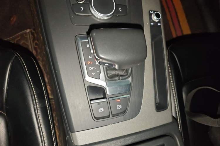 Used Audi Q5L 2018 40 TFSI Prestige Edition China V Gear Lever
