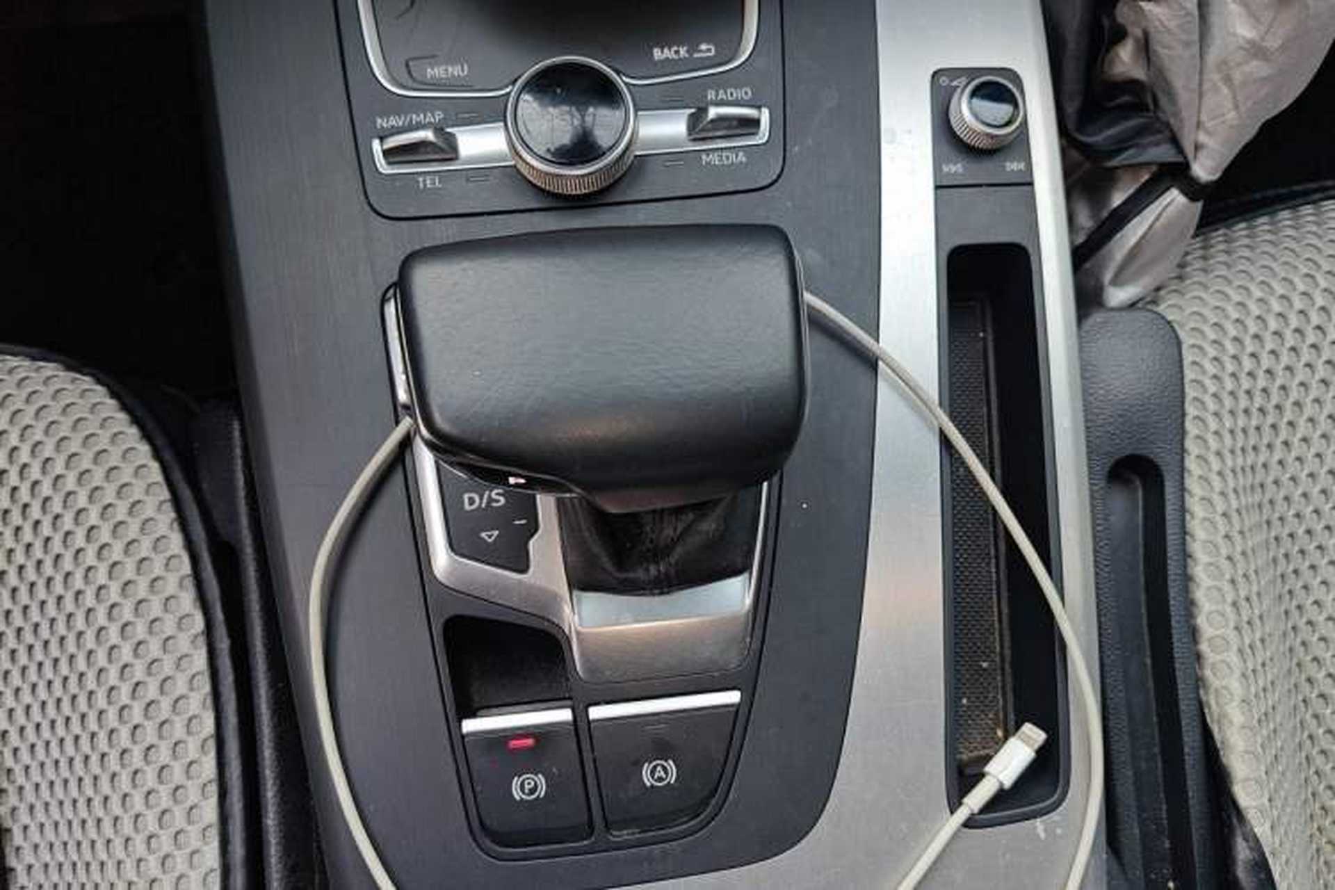 Used Audi Q5L 2018 40 TFSI Prestige Fashion Edition China VI Gear Lever