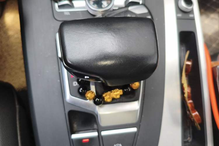 Used Audi Q5L 2018 40 TFSI Prestige Fashion Edition China VI Gear Lever