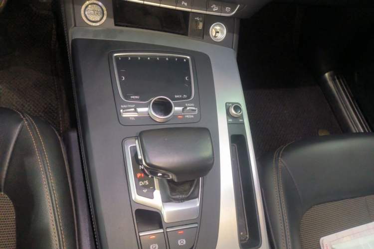 Used Audi Q5L 2018 40 TFSI Prestige Fashion Edition China VI Gear Lever