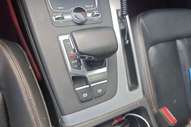Used Audi Q5L 2018 40 TFSI Prestige Fashion Edition China V Gear Lever