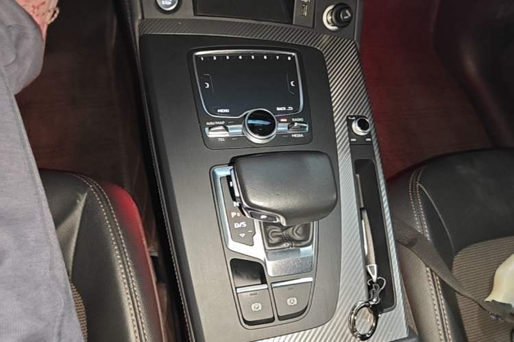 Used Audi Q5L 2018 45 TFSI Prestige Fashion Edition China VI Emission Standard Gear Lever