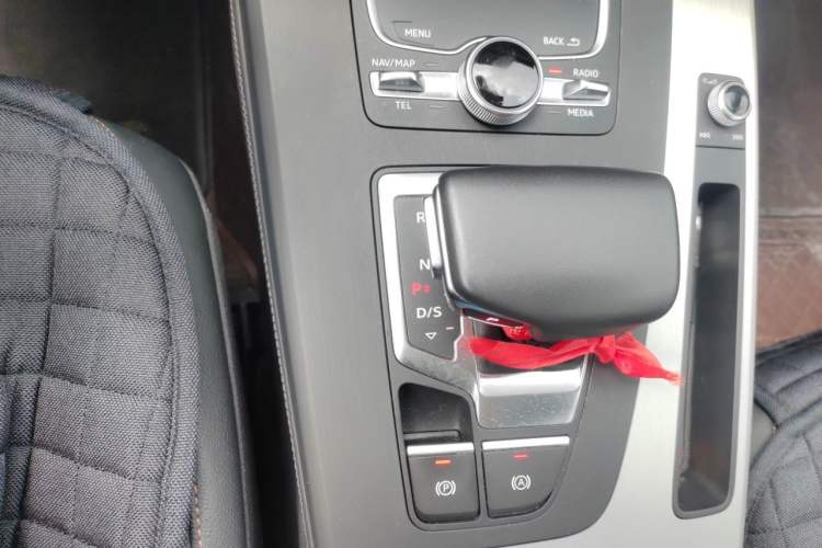 Used Audi Q5L 2018 40 TFSI Prestige Fashion Edition China VI Gear Lever