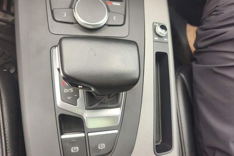 Used Audi Q5L 2018 40 TFSI Prestige Fashion Edition China V Gear Lever