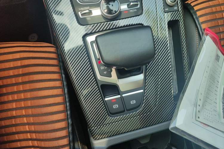 Used Audi Q5L 2018 40 TFSI Prestige Edition China V Gear Lever