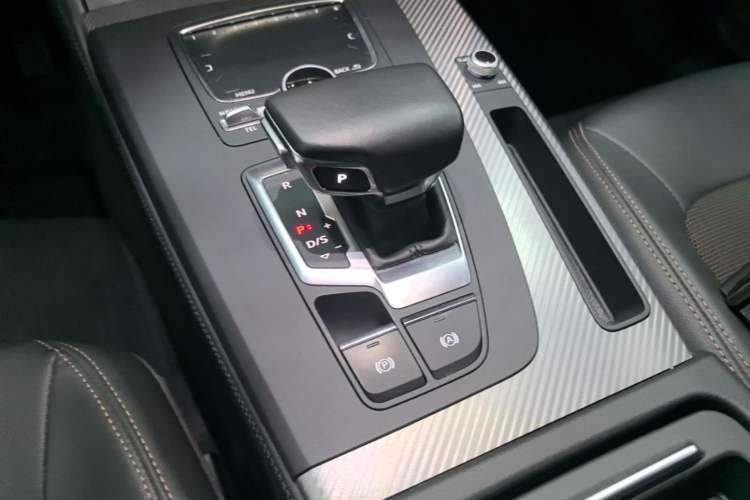 Used Audi Q5L 2018 45 TFSI Prestige Fashion Edition China VI Emission Standard Gear Lever