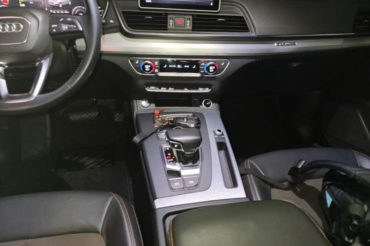Used Audi Q5L 2018 40 TFSI Prestige Fashion Edition China VI Gear Lever