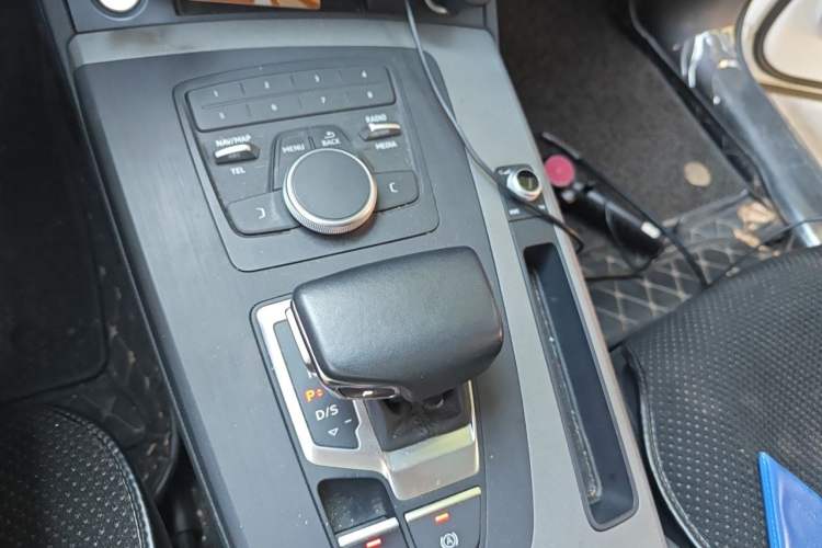 Used Audi Q5L 2018 40 TFSI Prestige Edition China V Gear Lever
