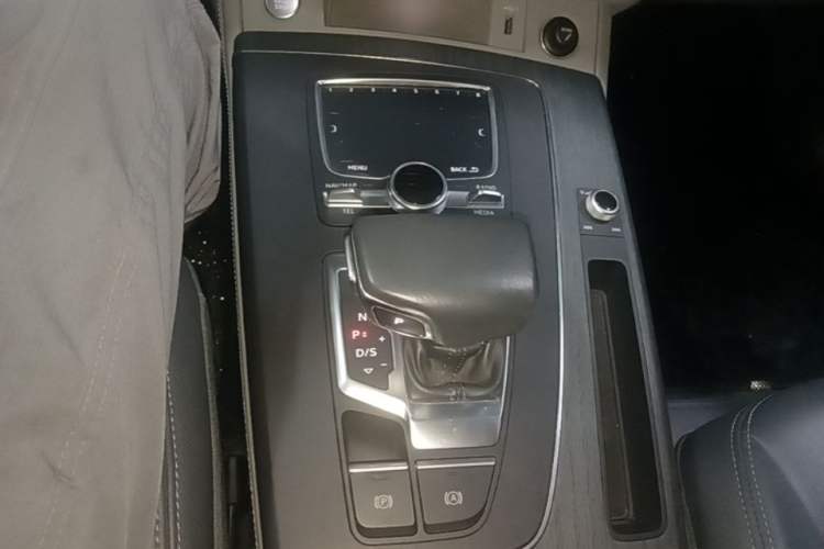 Used Audi Q5L 2018 45 TFSI Prestige Elegant Version China V Gear Lever