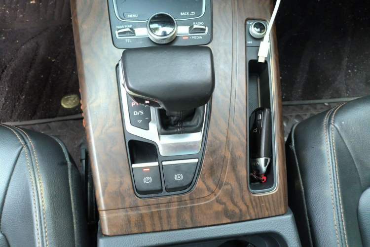 Used Audi Q5L 2018 40 TFSI Prestige Fashion Edition China V Gear Lever