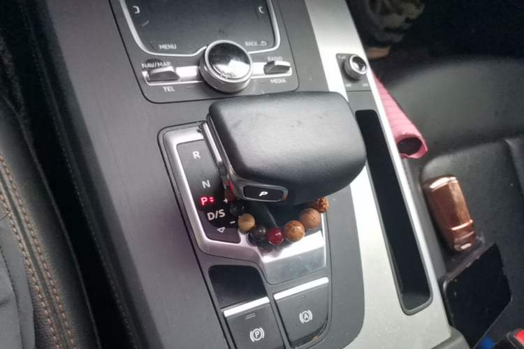 Used Audi Q5L 2018 40 TFSI Prestige Fashion Edition China VI Gear Lever