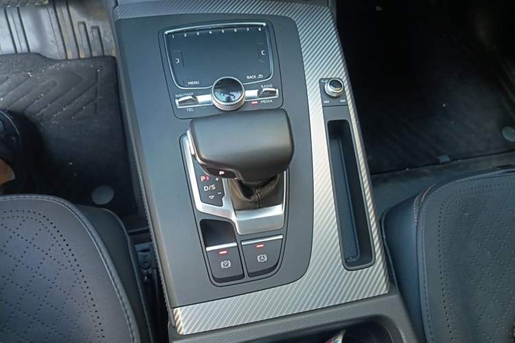 Used Audi Q5L 2018 45 TFSI Prestige Fashion Edition China VI Emission Standard Gear Lever