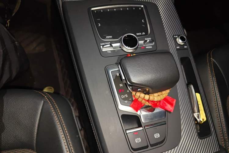 Used Audi Q5L 2018 45 TFSI Prestige Fashion Edition China VI Emission Standard Gear Lever