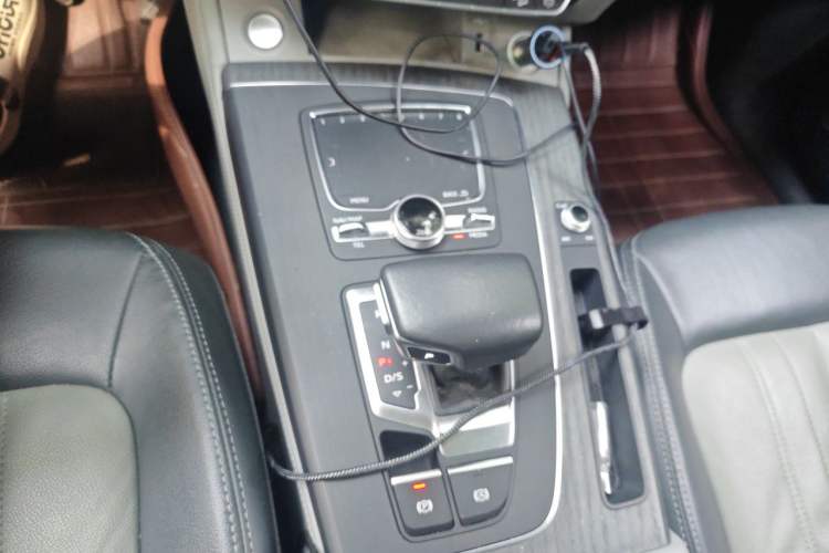 Used Audi Q5L 2018 45 TFSI Prestige Elegant Edition China VI Gear Lever