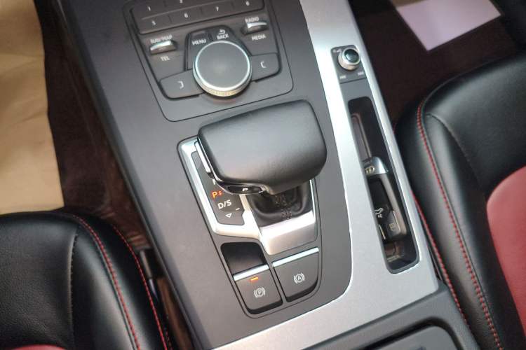 Used Audi Q5L 2018 40 TFSI Prestige Edition China VI Emission Standard Gear Lever