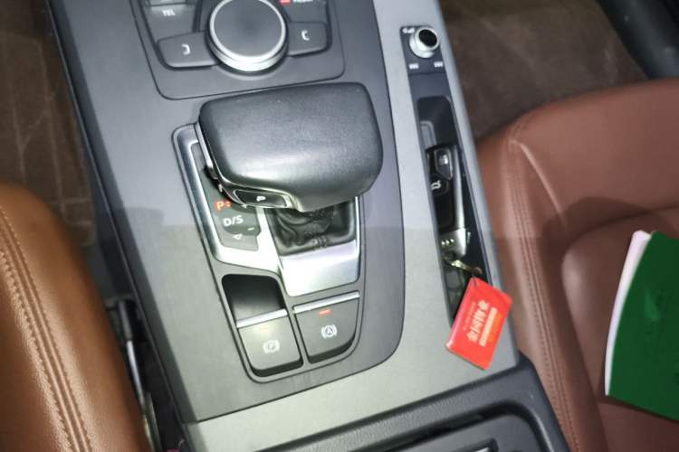Used Audi Q5L 2018 40 TFSI Prestige Edition China V Gear Lever