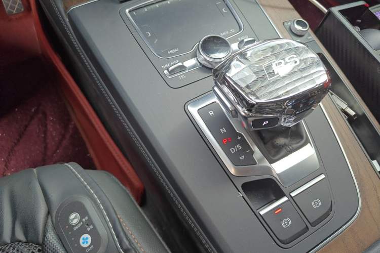 Used Audi Q5L 2018 45 TFSI Prestige Fashion Edition China VI Emission Standard Gear Lever