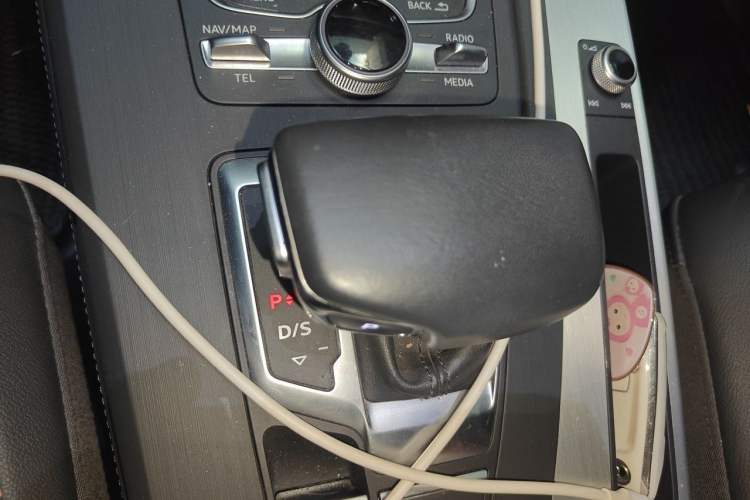 Used Audi Q5L 2018 40 TFSI Prestige Fashion Edition China VI Gear Lever