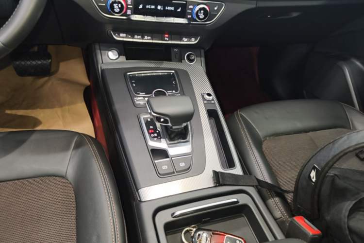 Used Audi Q5L 2018 45 TFSI Prestige Fashion Edition China V Emission Standard Gear Lever