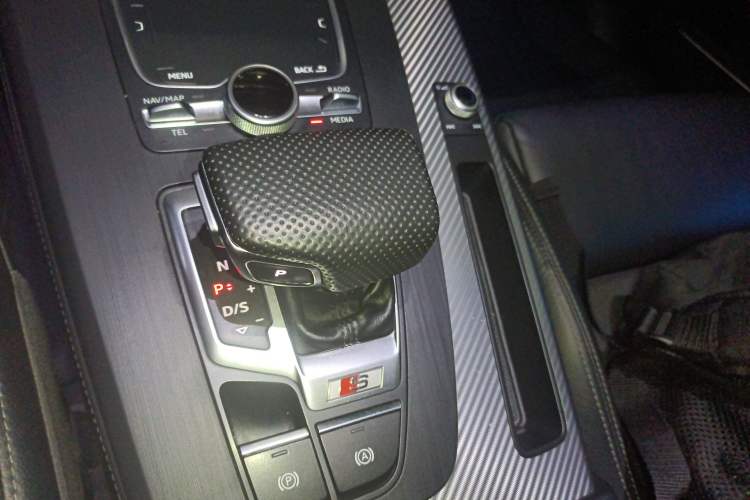 Used Audi Q5L 2018 45 TFSI Prestige Fashion Edition China V Emission Standard Gear Lever