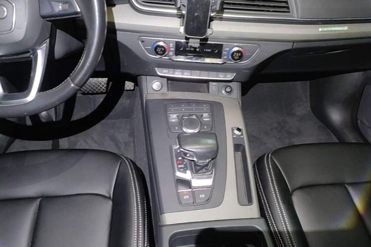 Used Audi Q5L 2018 40 TFSI Prestige Edition China V Gear Lever