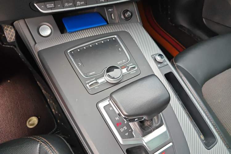 Used Audi Q5L 2018 45 TFSI Prestige Fashion Edition China V Emission Standard Gear Lever