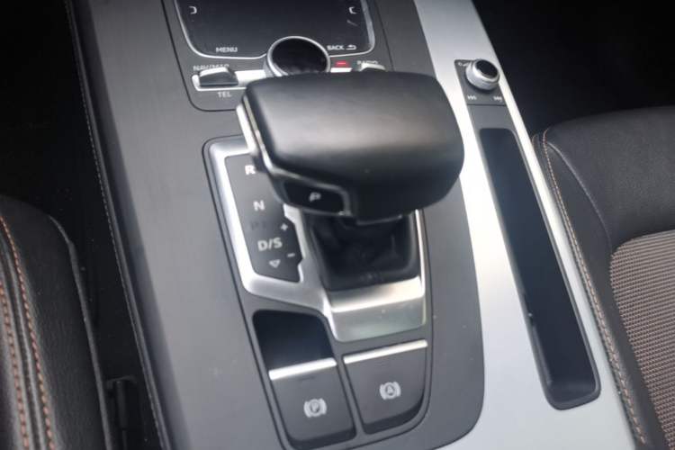Used Audi Q5L 2018 40 TFSI Prestige Fashion Edition China VI Gear Lever