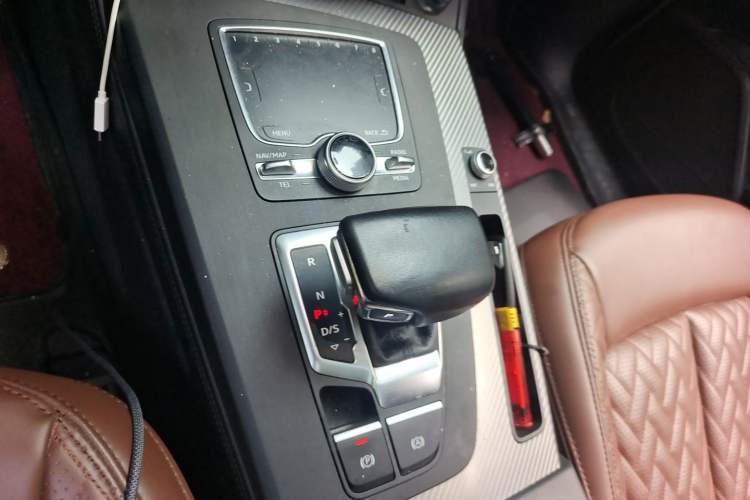 Used Audi Q5L 2018 45 TFSI Prestige Fashion Edition China VI Emission Standard Gear Lever