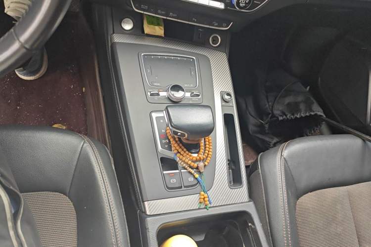 Used Audi Q5L 2018 45 TFSI Prestige Fashion Edition China V Emission Standard Gear Lever