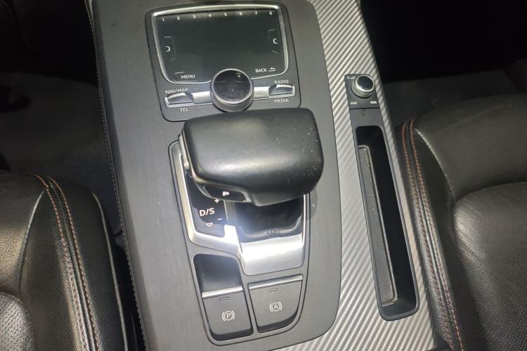 Used Audi Q5L 2018 45 TFSI Prestige Fashion Edition China V Emission Standard Gear Lever
