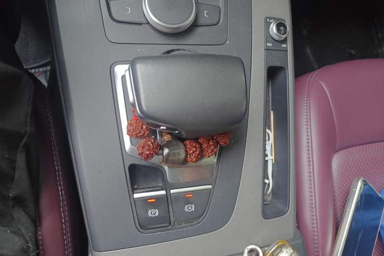 Used Audi Q5L 2018 40 TFSI Prestige Edition China VI Emission Standard Gear Lever