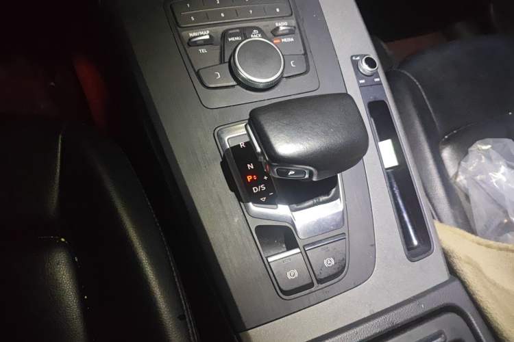 Used Audi Q5L 2018 40 TFSI Prestige Edition China V Gear Lever