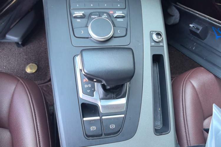 Used Audi Q5L 2018 40 TFSI Prestige Edition China VI Emission Standard Gear Lever