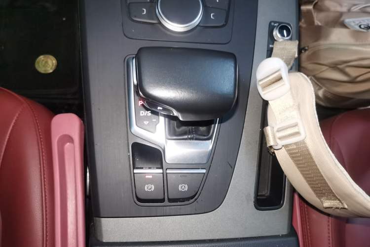 Used Audi Q5L 2018 40 TFSI Prestige Edition China V Gear Lever