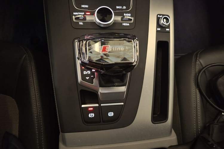 Used Audi Q5L 2018 40 TFSI Prestige Fashion Edition China VI Gear Lever