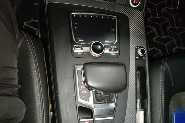 Used Audi Q5L 2018 45 TFSI Prestige Fashion Edition China VI Emission Standard Gear Lever